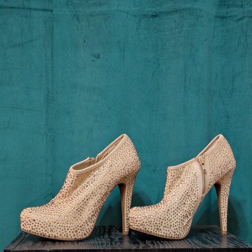 Gianni Bini Women's Studded Heels 8M Beige Glam Diva